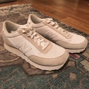 New balance tennis shoes